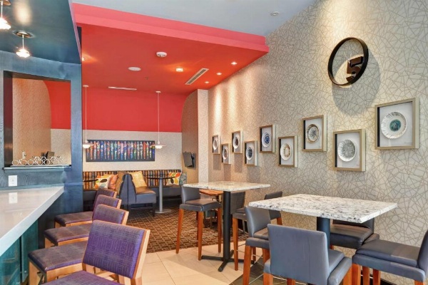 Hilton Garden Inn Raleigh/Crabtree Valley image 11